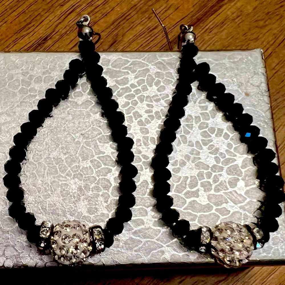 Black crystal earring with crystal dangle